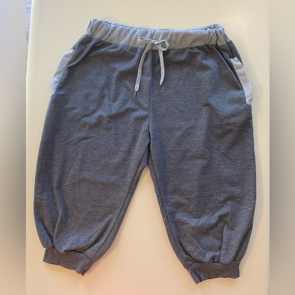 Women’s Gray Jogger Capris
